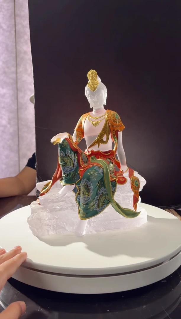 摆件一物一拍描金彩绘水月观音