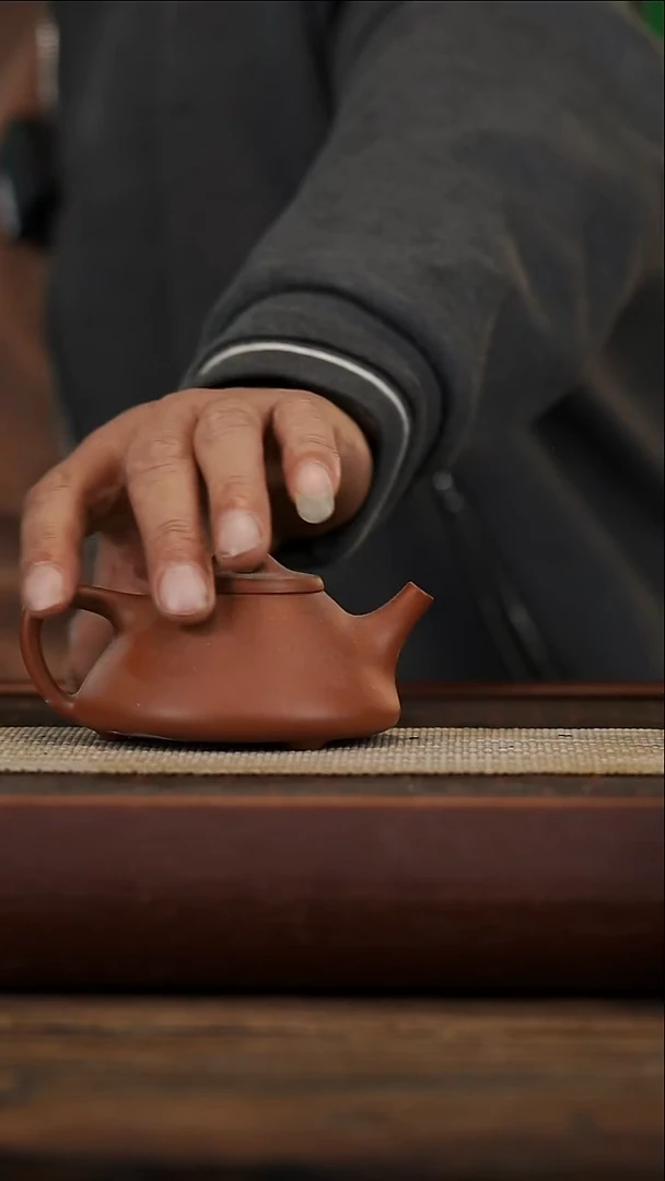 茶壶紫砂朱泥微瑕42底部微瑕