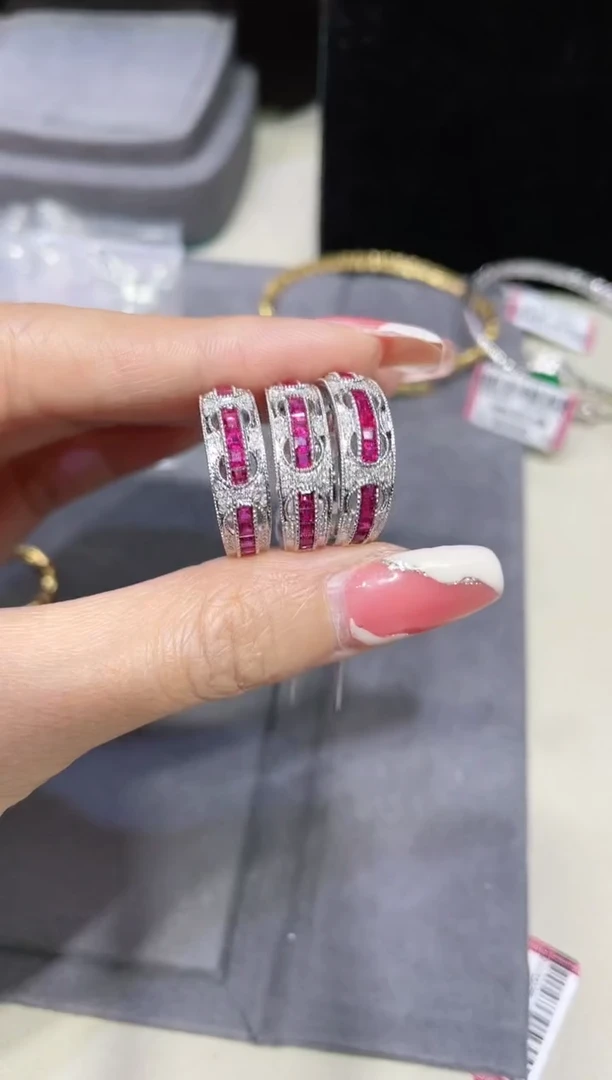 18K金镶嵌红宝石戒指排戒 多样性发其一