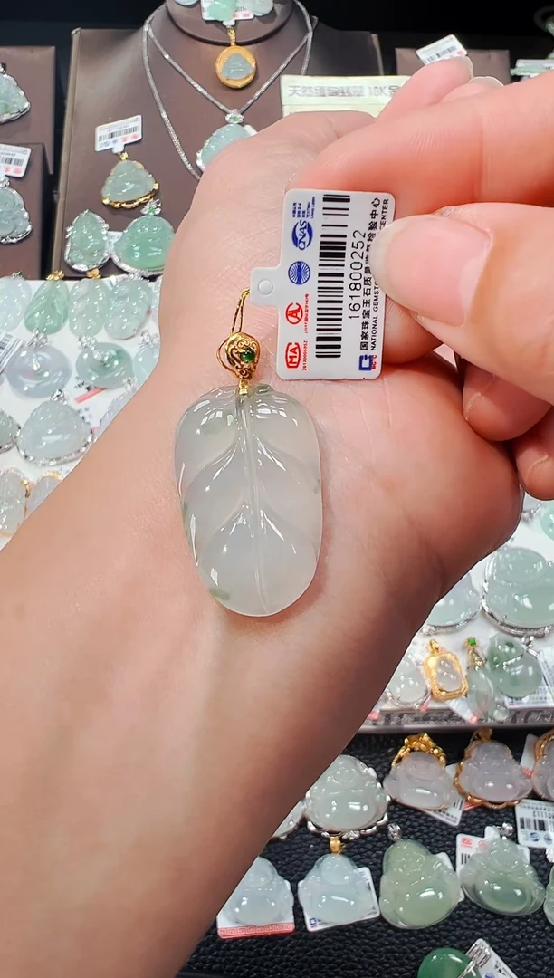 【闪购商品】翡翠吊坠(不含链)18K金镶嵌叶子吊坠252