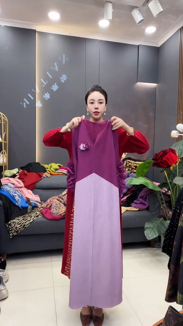 聚酯纤维（涤纶）玫紫色 盘花裙