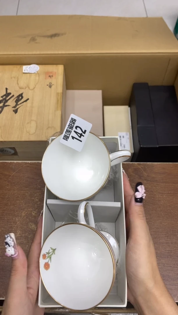 瓷片L****糖隆莲瓷器欢迎大家