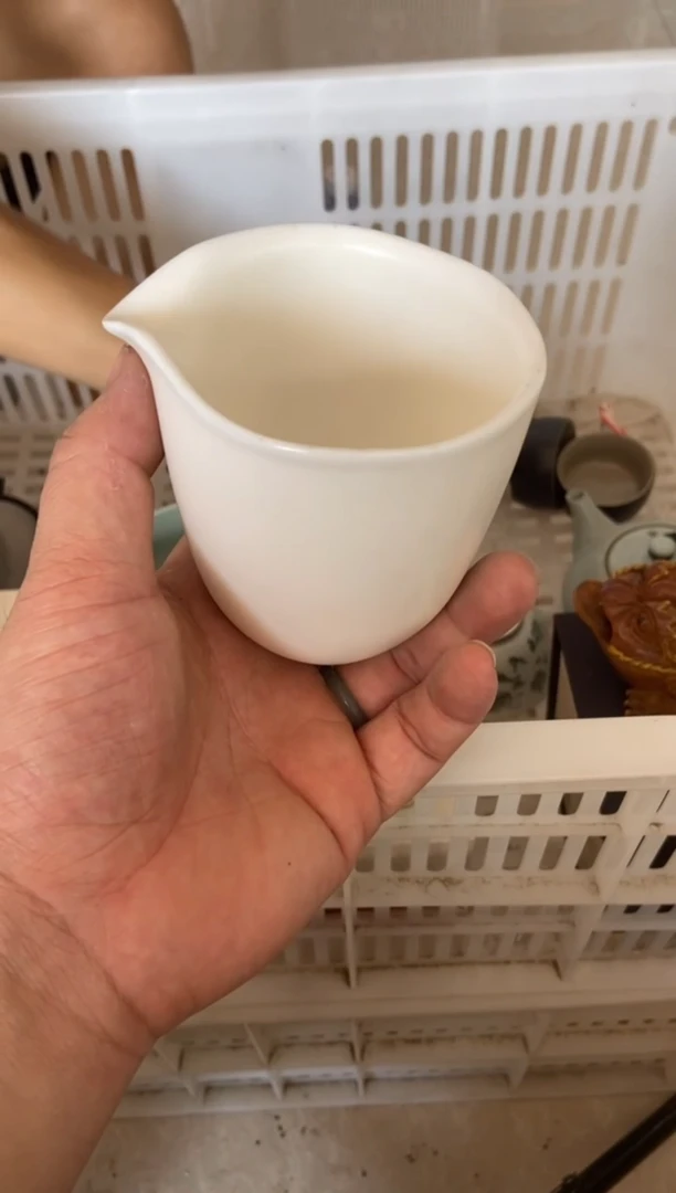 摄影的产品有使用过的痕迹有点脏介意勿拍