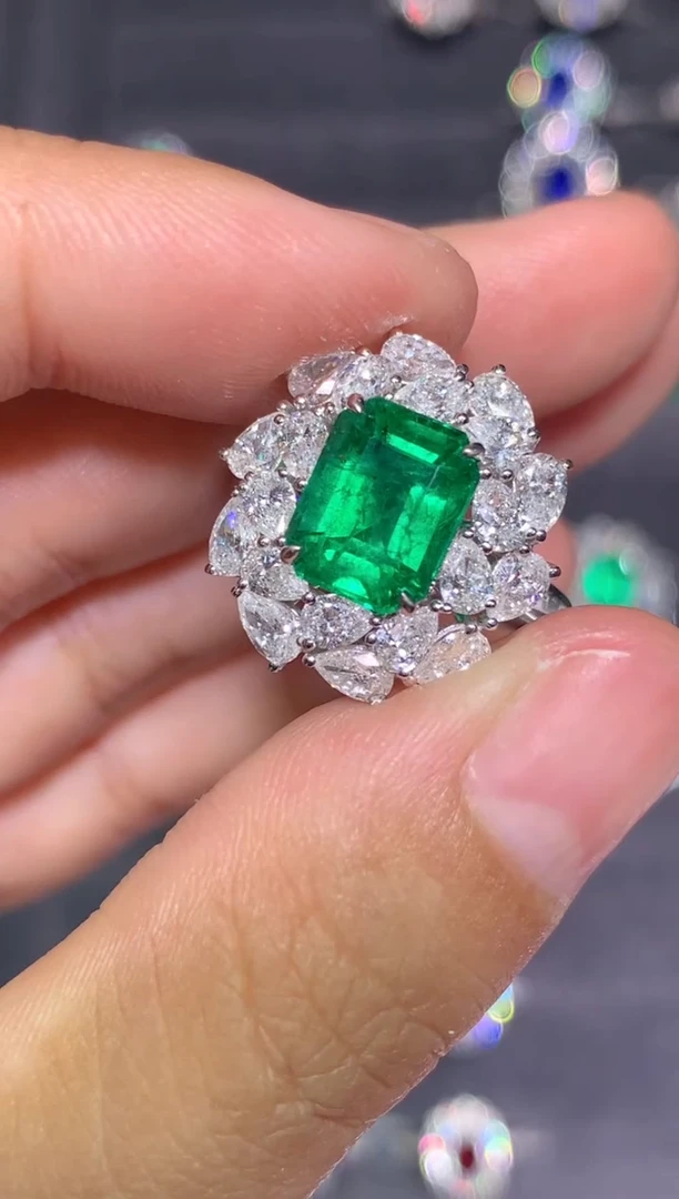 18K金镶嵌戒指祖母绿2.81ct 沃顿绿