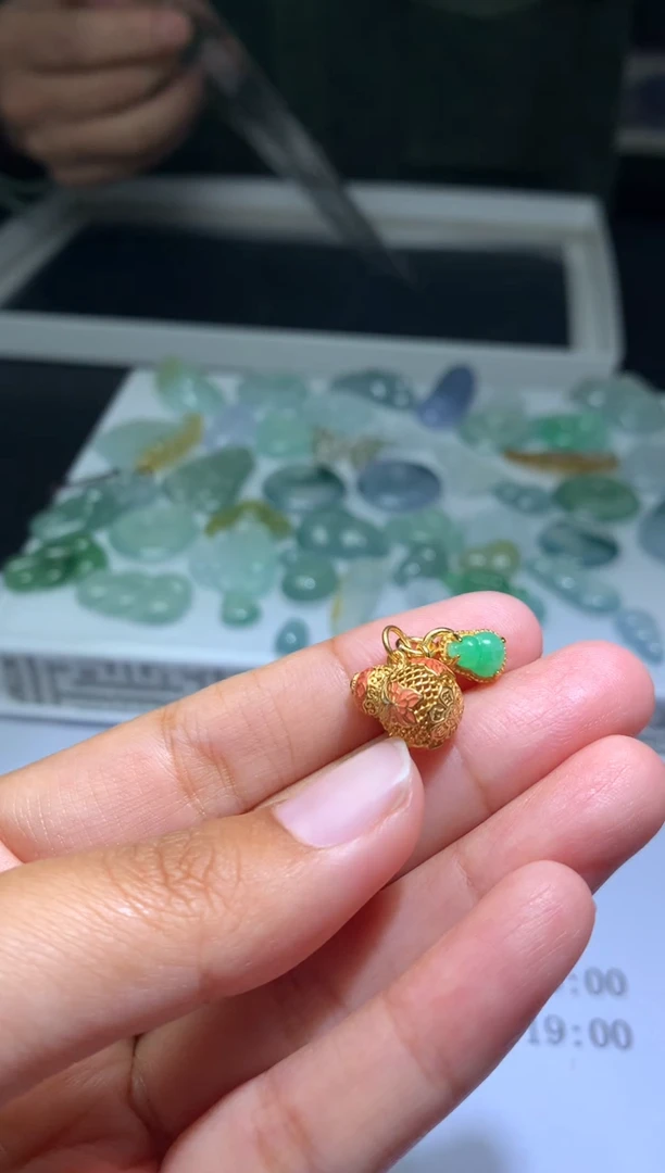 翡翠未镶嵌颈饰净货