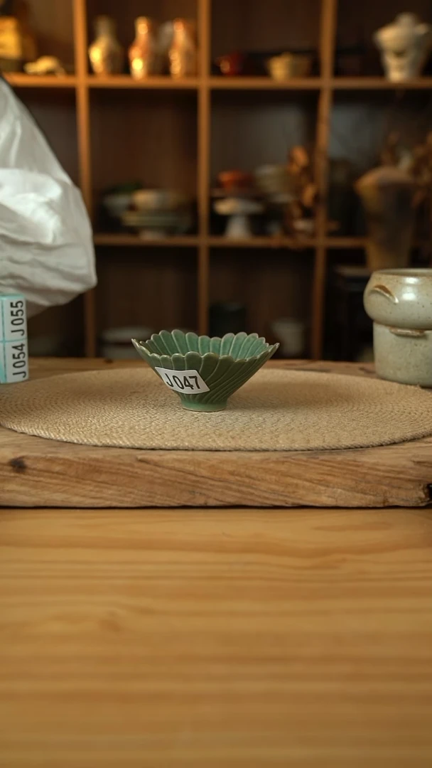 047微瑕福利孤品系列的不规则斗笠米饭碗1个