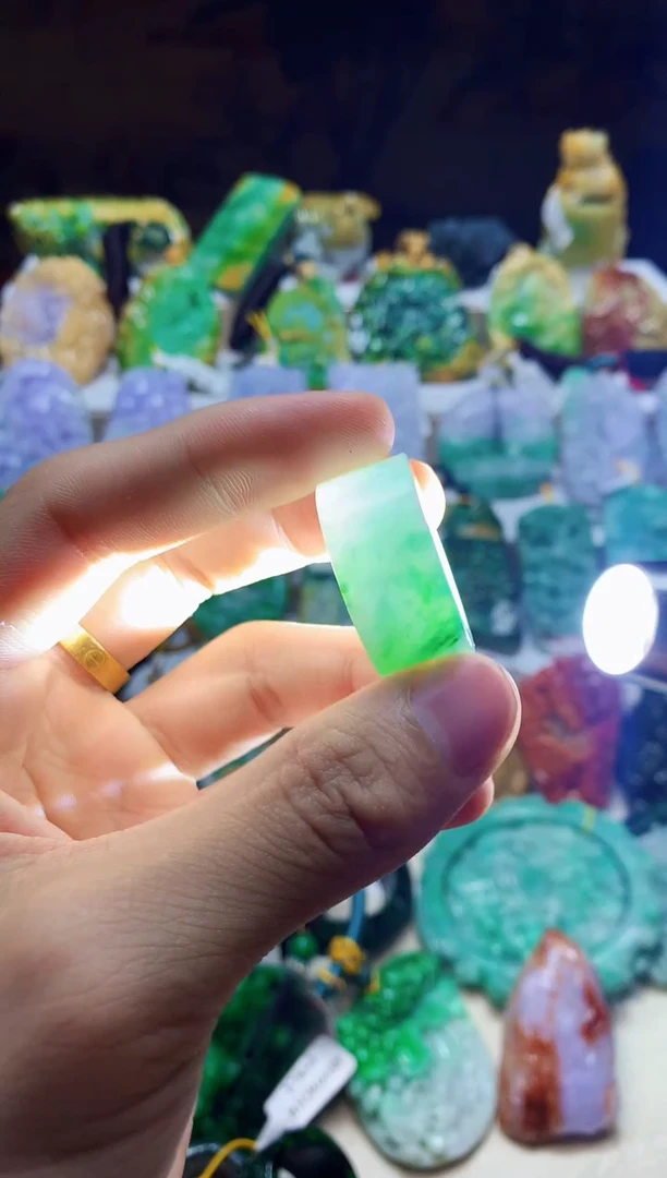 颈饰未镶嵌翡翠天然A货翡翠