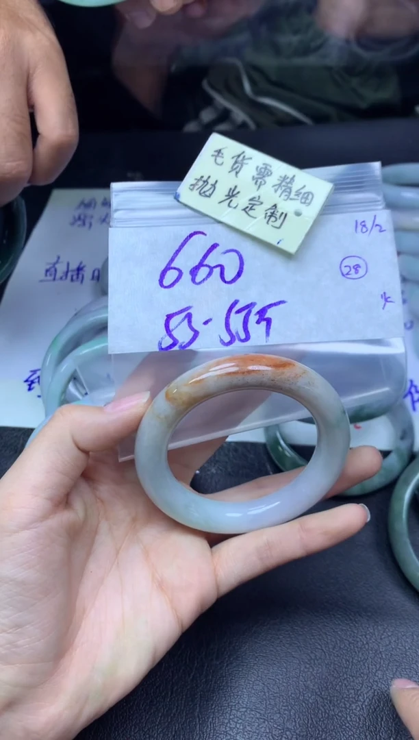 【闪购商品】定制翡翠未镶嵌手镯毛货需精细抛光+多人+660元