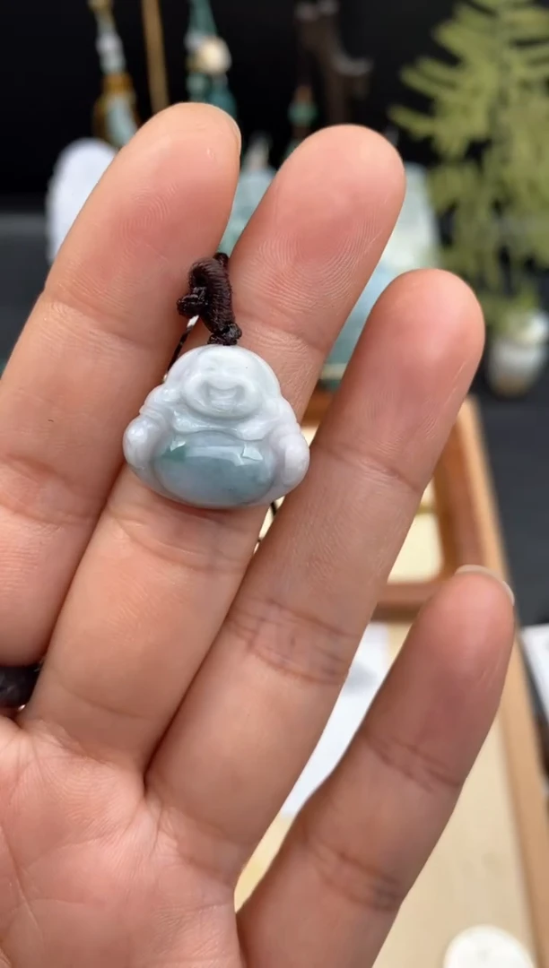 【闪购商品】翡翠颈饰未镶嵌佛