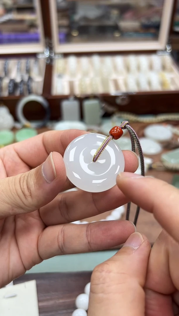 颈饰未镶嵌和田玉平安扣