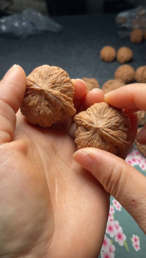 把件文玩核桃w291  绣球    42尺