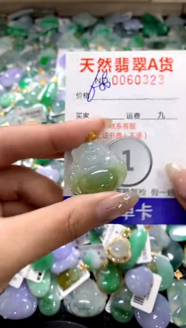 颈饰18K金镶嵌翡翠1111111111111111