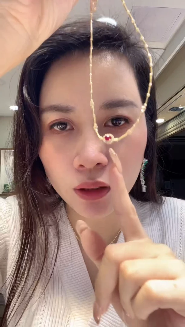 18K金镶嵌项链红宝石YB