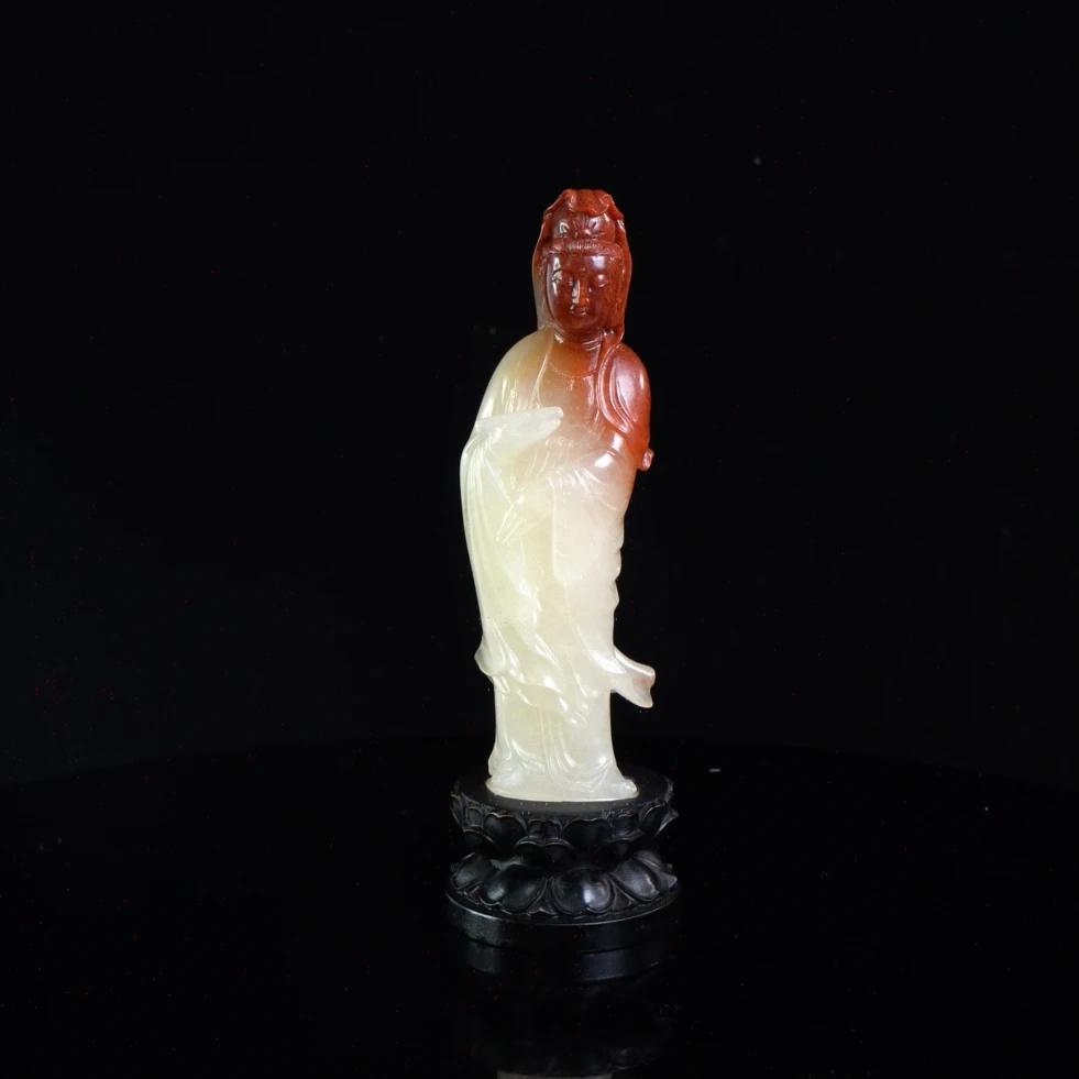 Lot.18.寿山石结晶水洞观自在摆件105.7克3.5x2.5x11.5cm，2T9