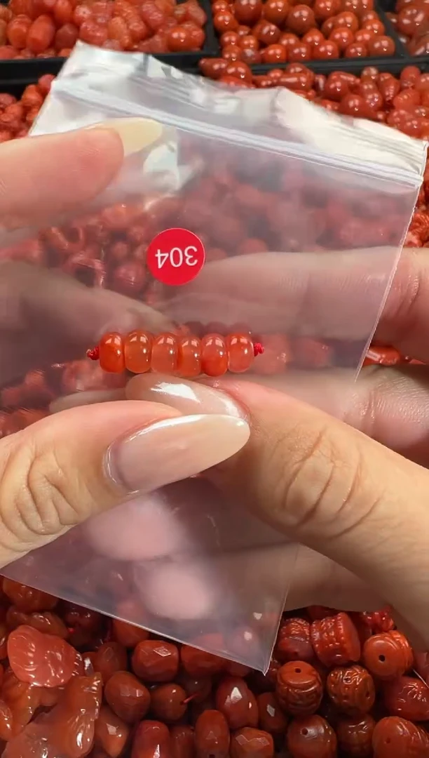 颈饰未镶嵌南红玛瑙1