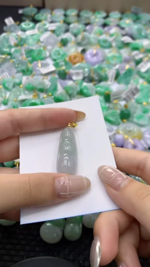 颈饰未镶嵌翡翠天然缅甸翡翠A货