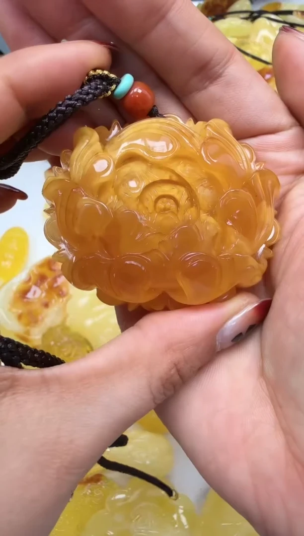 裸石琥珀未镶嵌如图