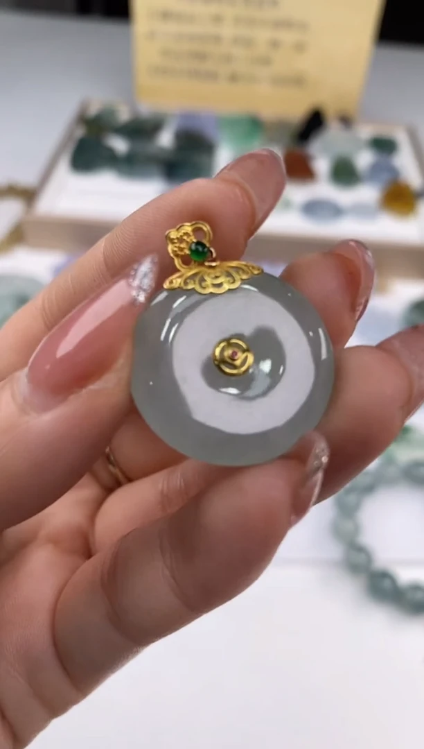 【闪购商品】翡翠吊坠(赠链)18K金镶嵌24889/静静聊翠