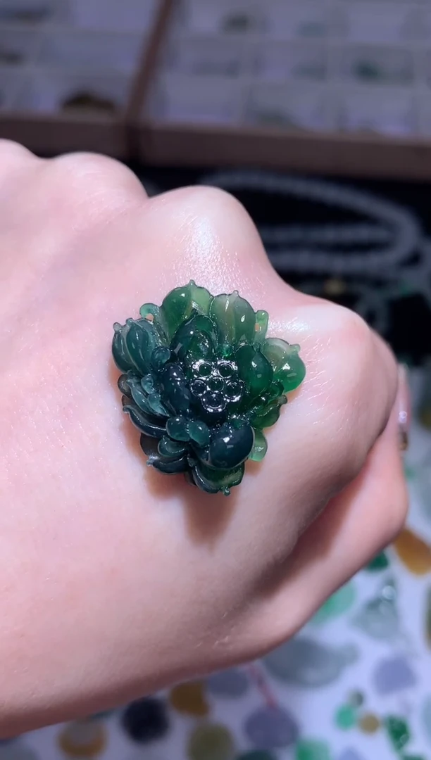 未镶嵌定制翡翠莲花