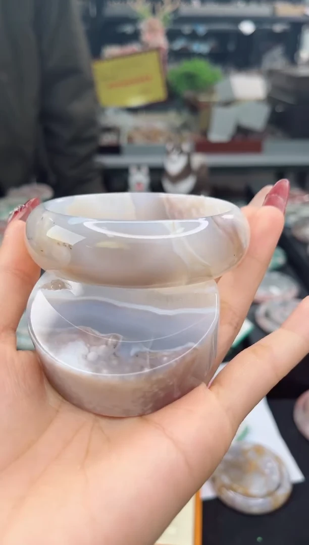 【闪购商品】石英质玉手镯未镶嵌63圈口（赠品镯心）1600080