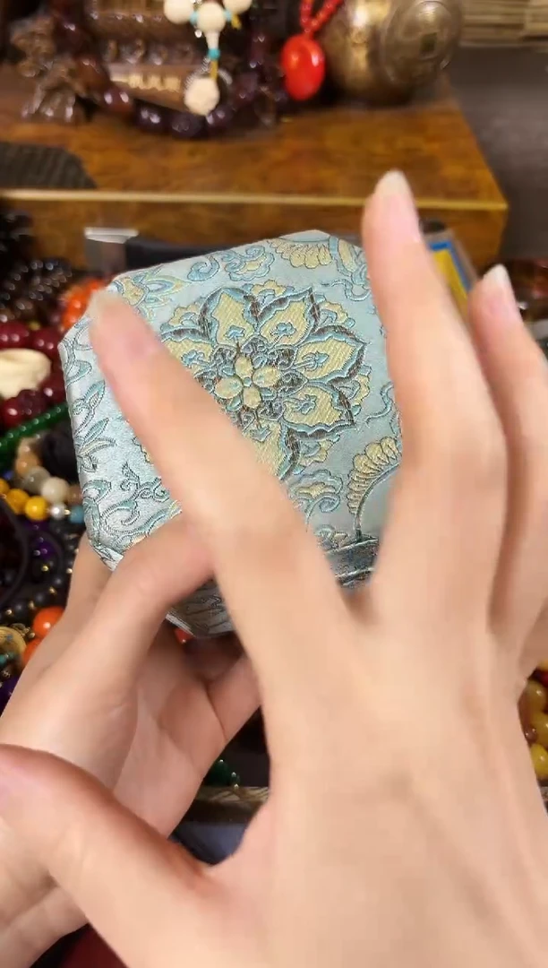 和田玉未镶嵌颈饰..................