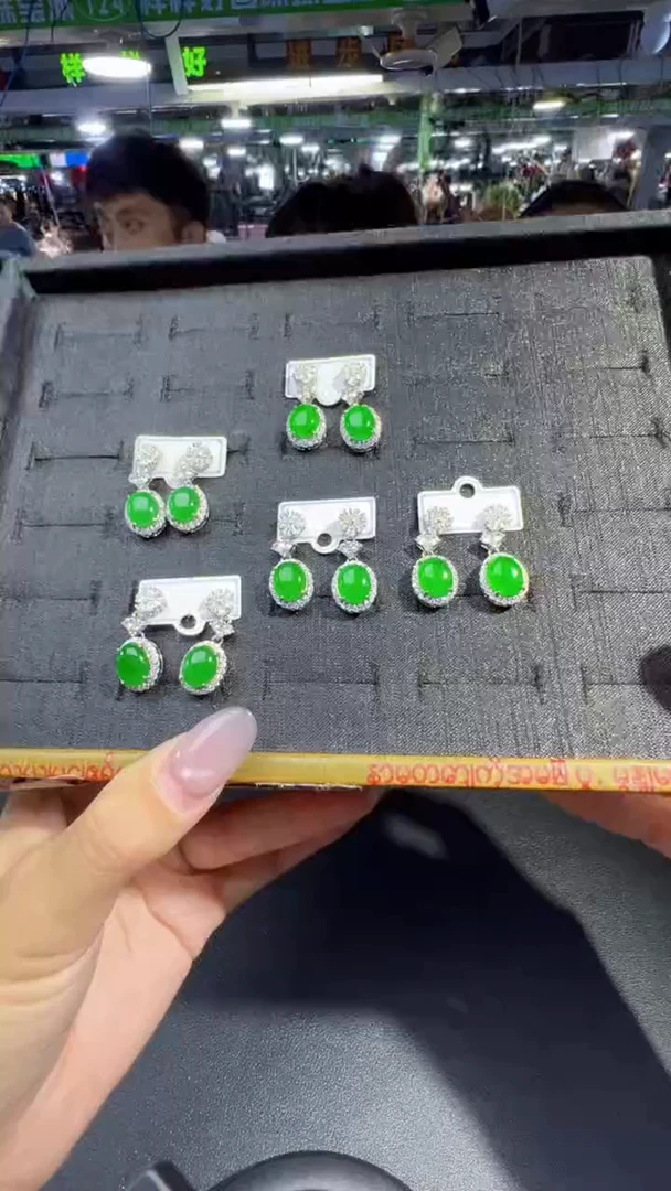 定制翡翠未镶嵌多样性发货耳钉1