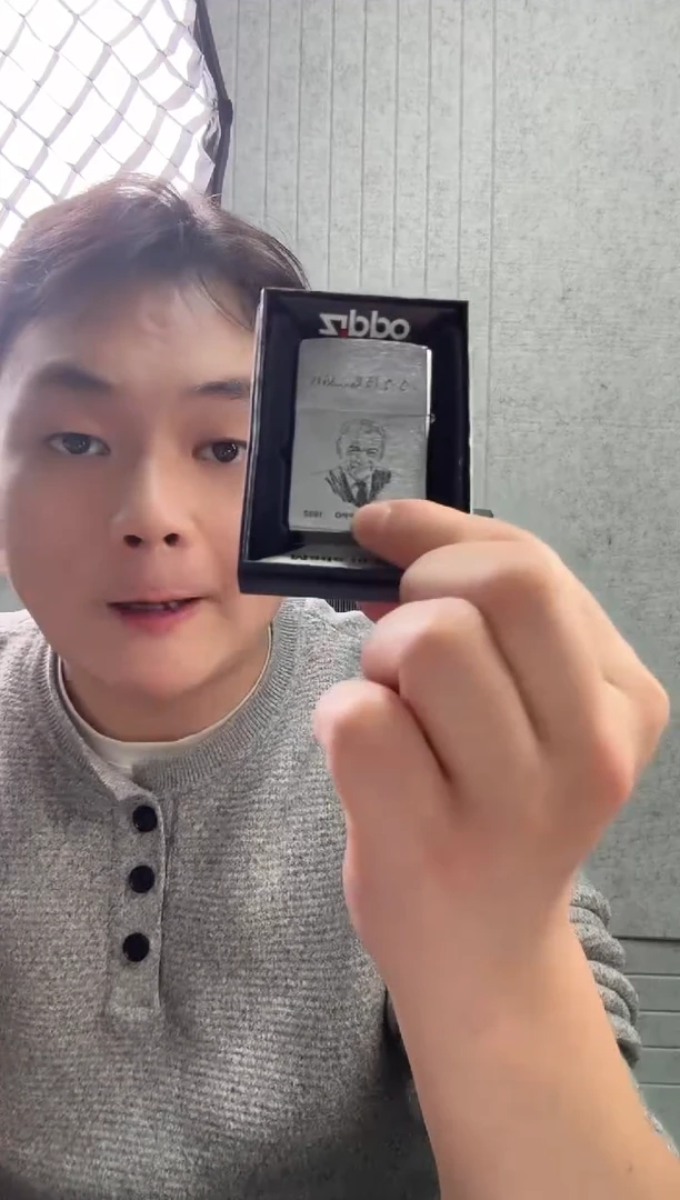 铜200FL创始人肖像签名