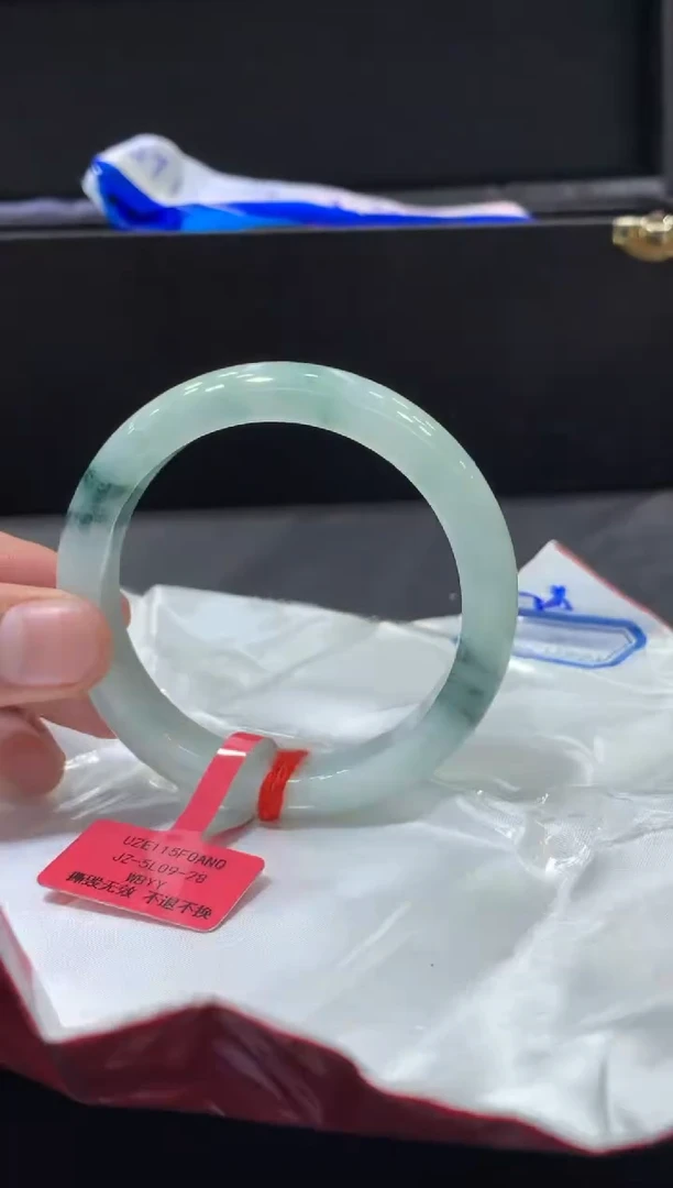 未镶嵌手镯翡翠翡翠手镯