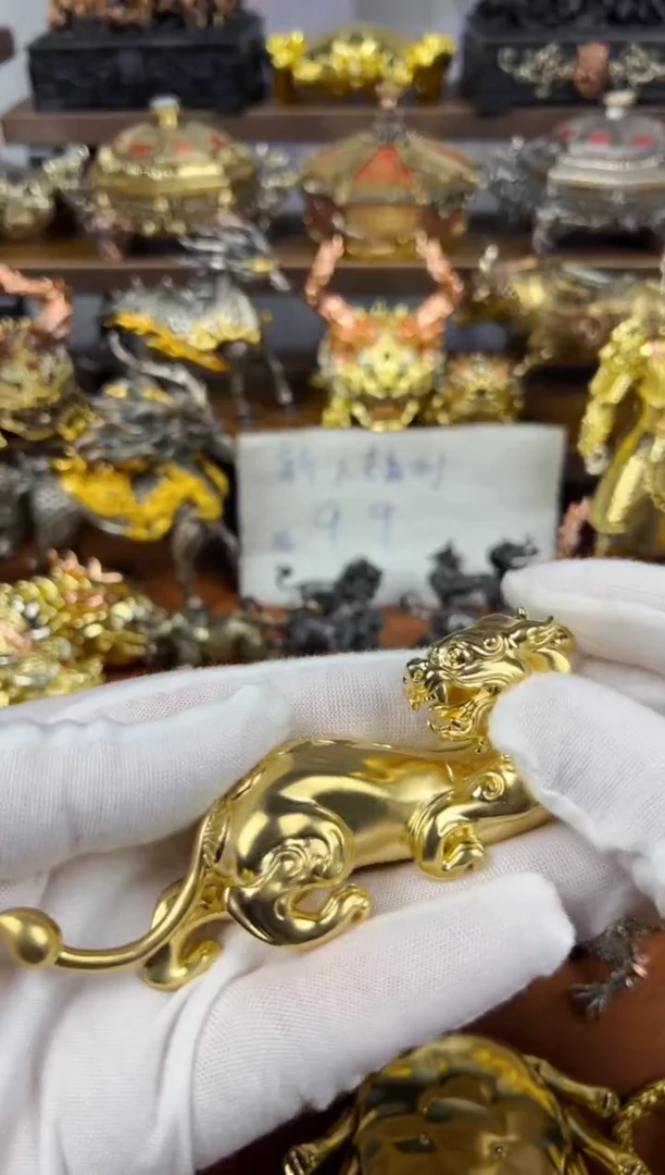 回望貔貅黄铜摆件