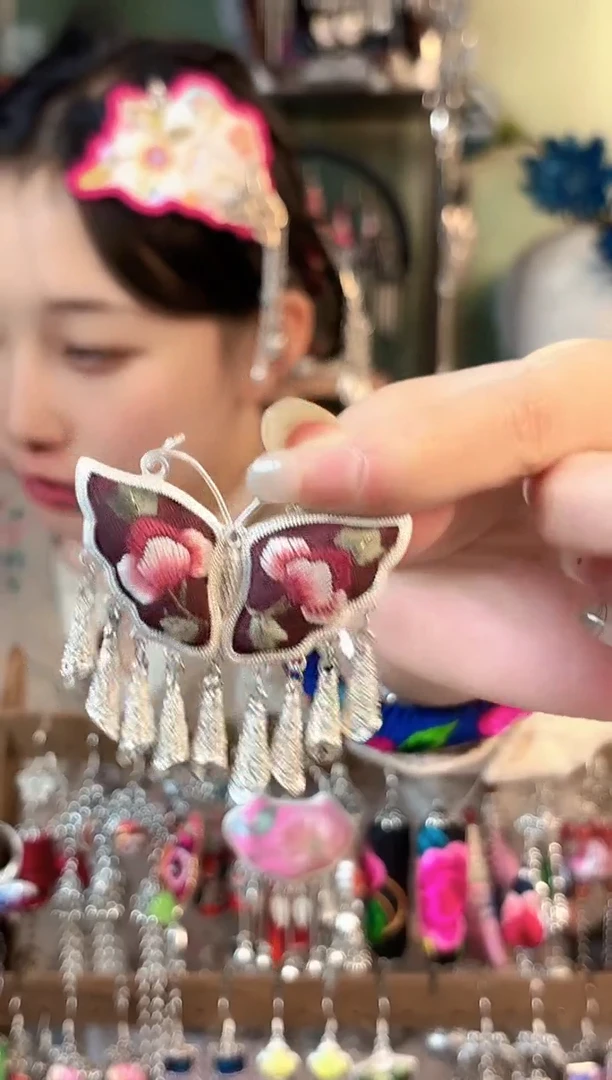 彩云南阁非遗老绣饰品560*