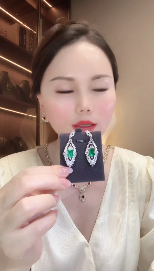 耳饰18K金镶嵌祖母绿C61