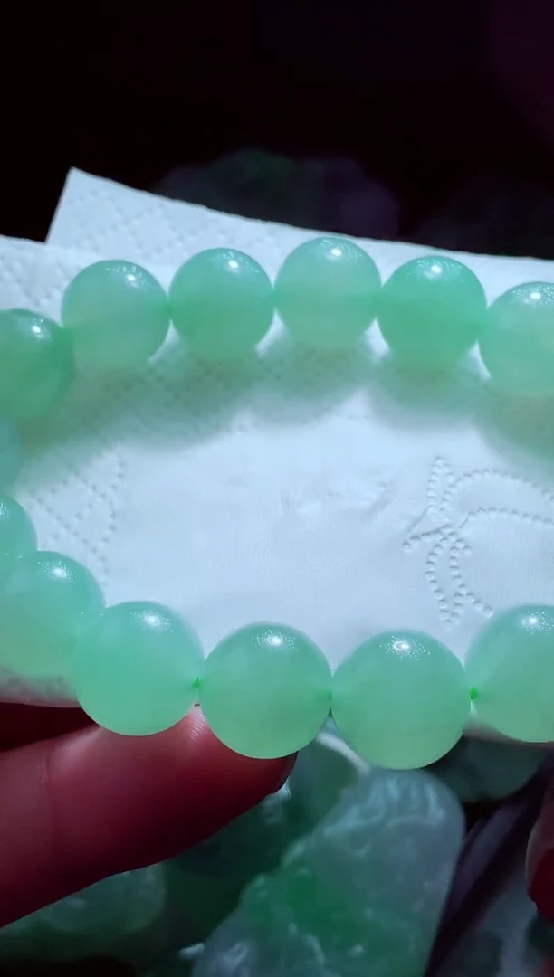 未镶嵌定制翡翠深***?翡翠毛货定制