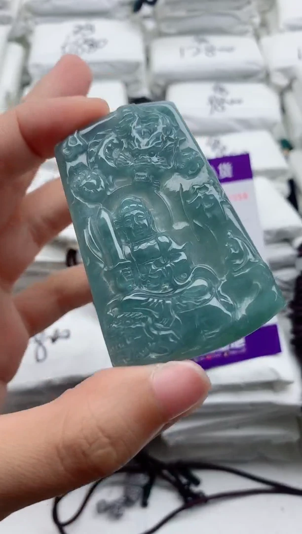 翡翠未镶嵌颈饰1