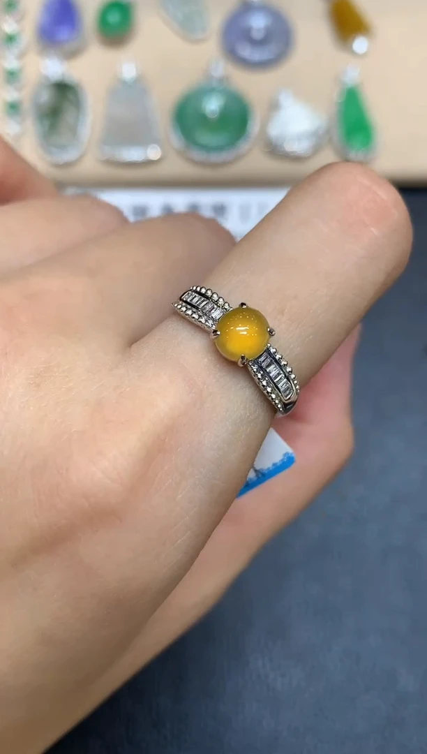 颈饰18K金镶嵌翡翠蛋面【无服务费