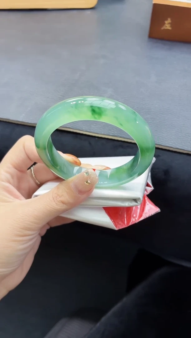 未镶嵌手镯翡翠A,全款11.6W，定金2W