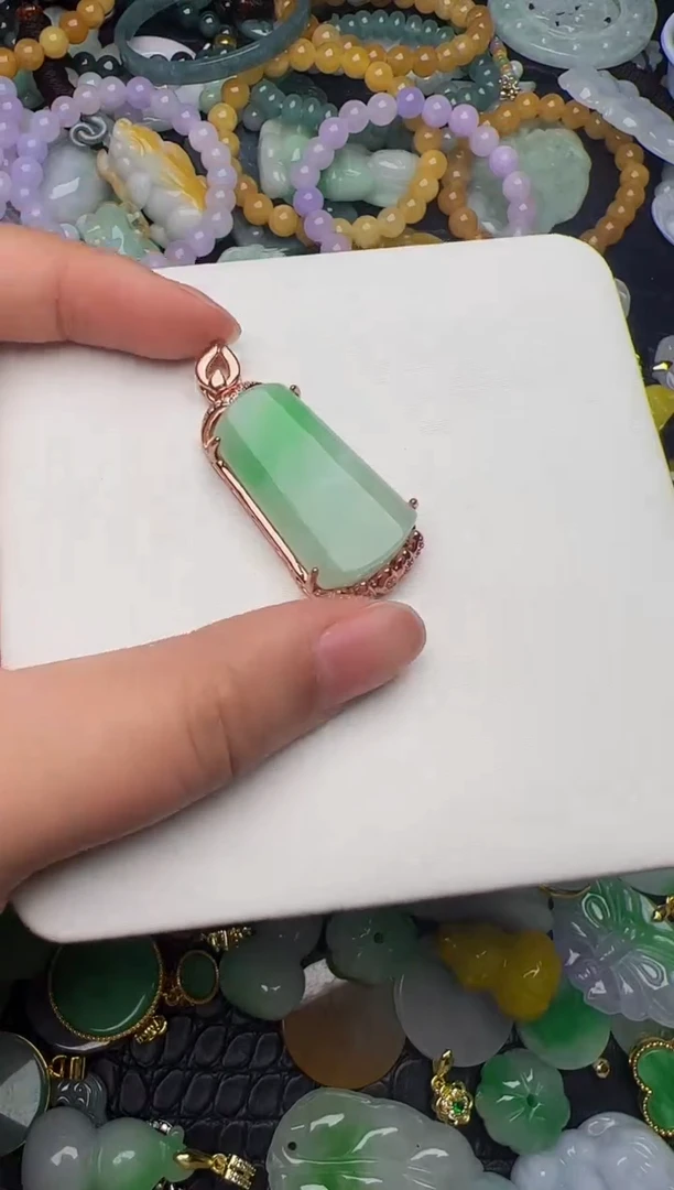翡翠未镶嵌颈饰天然缅甸翡翠吊坠