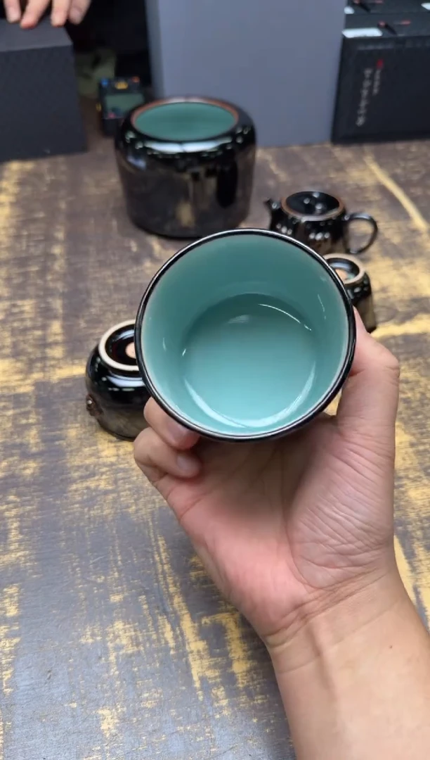 小*子黄灿墨玉容天杯