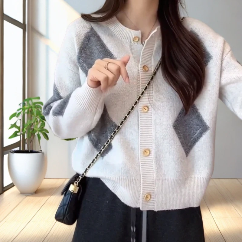 设计感菱格圆领针织开衫女秋季2025新款休闲百搭时尚简约长袖上衣