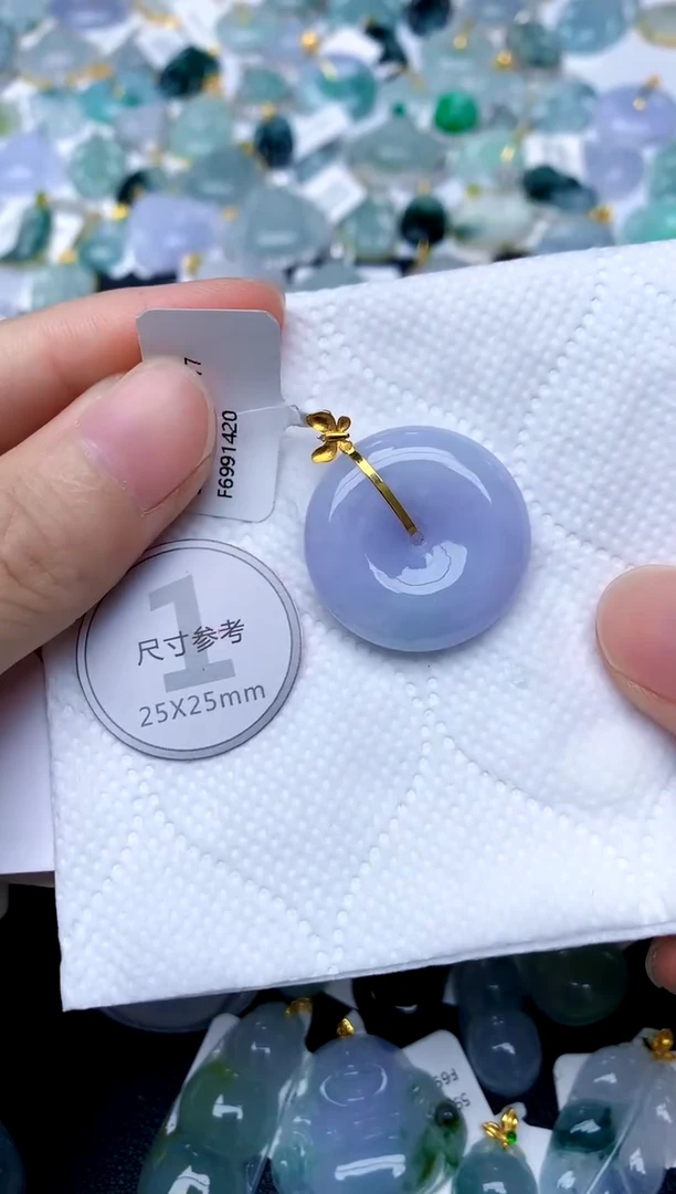 颈饰18K金镶嵌翡翠天然A货翡翠