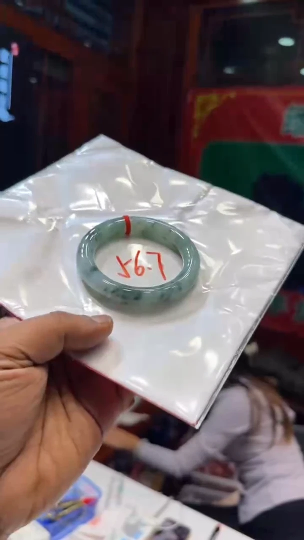 翡翠手镯未镶嵌手镯