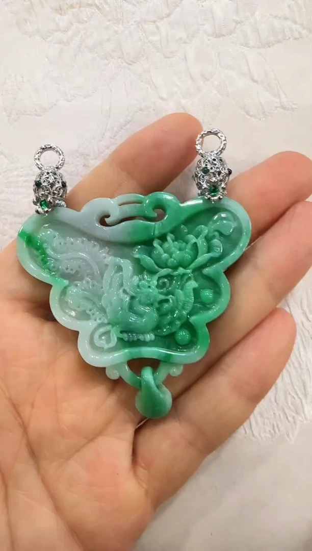 翡翠未镶嵌颈饰国风
