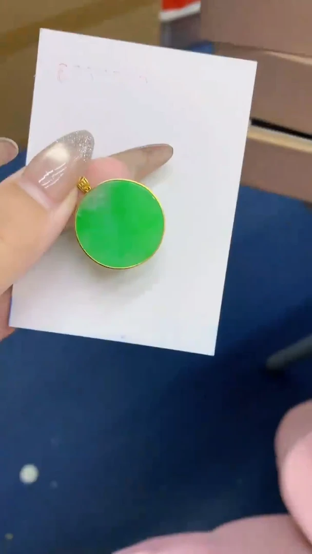 颈饰18K金镶嵌翡翠?***?1