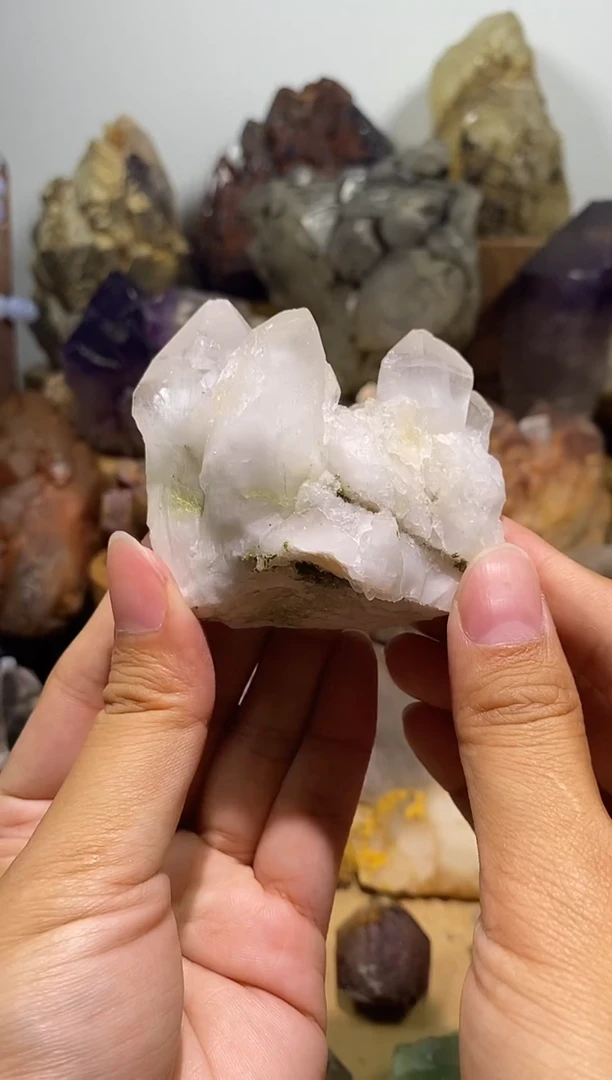19未镶嵌水晶183g白水晶晶簇共生绿碧x