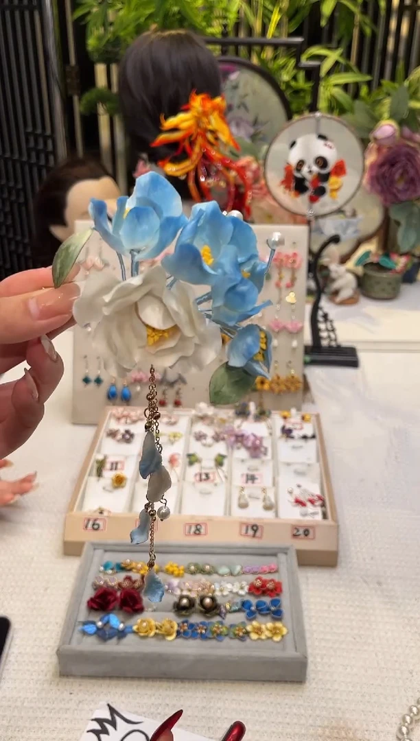 织绣发***乐蓝色花花