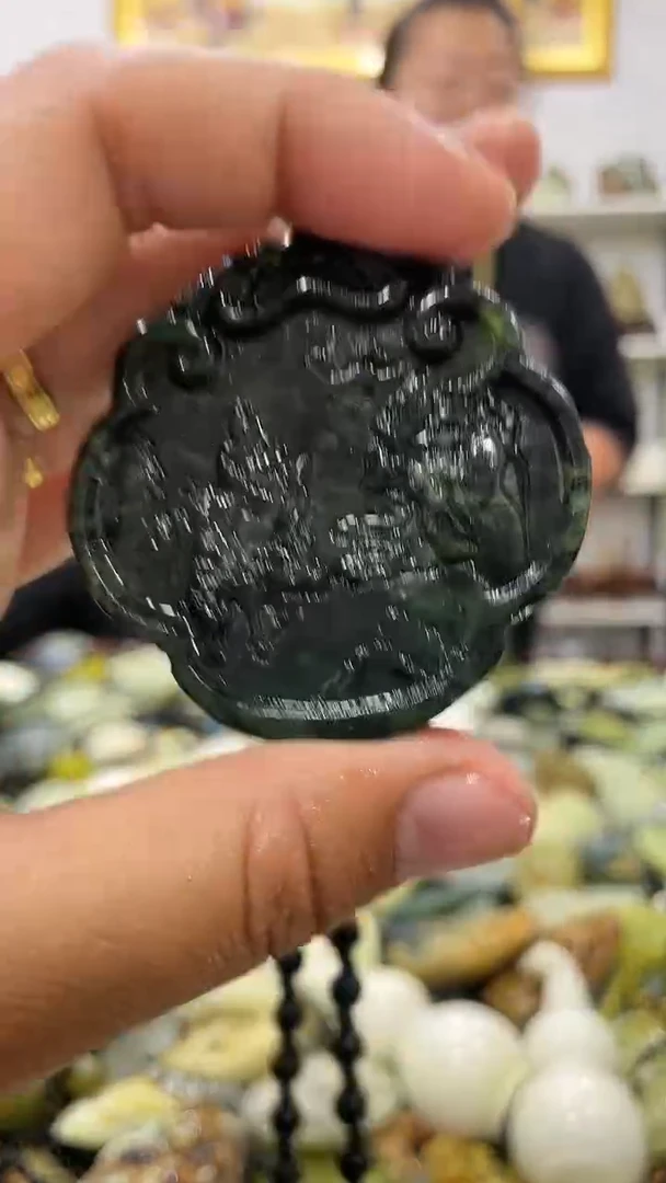 岫玉未镶嵌吊坠