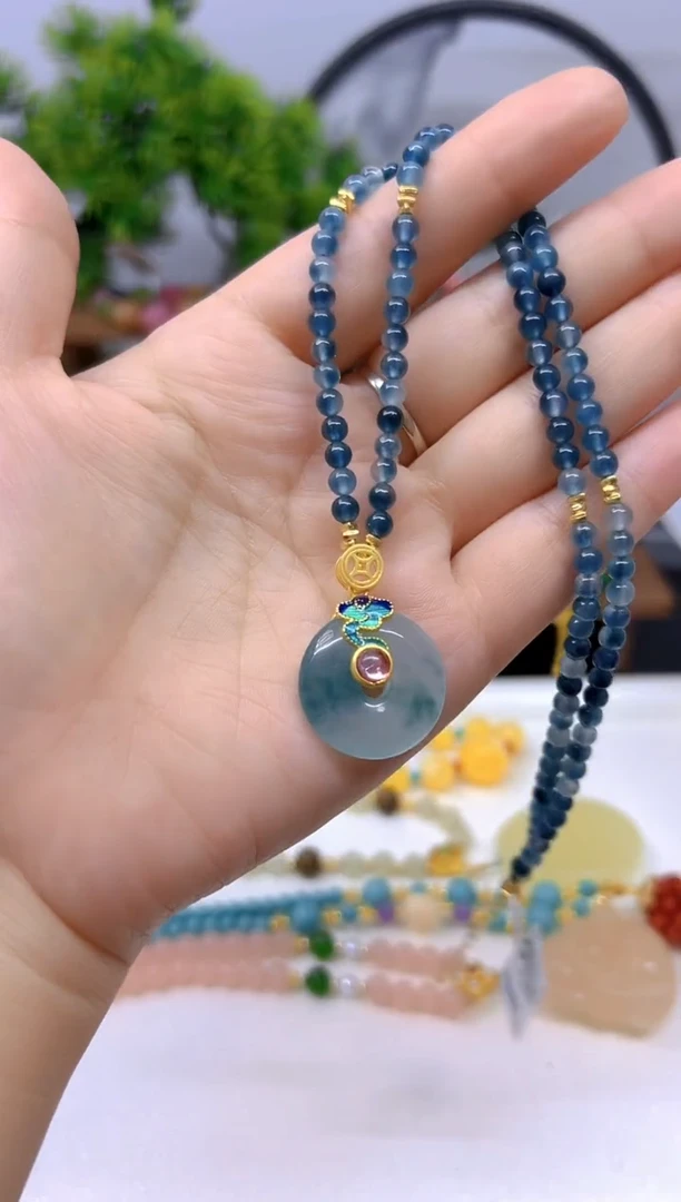 翡翠未镶嵌颈饰M664