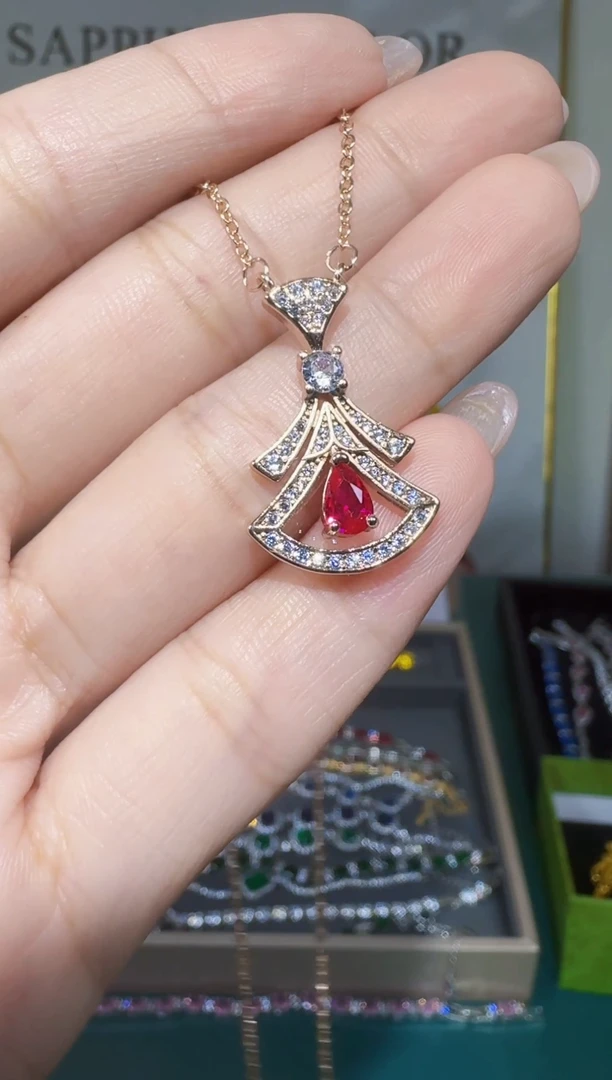 颈饰18K金镶嵌红宝石1