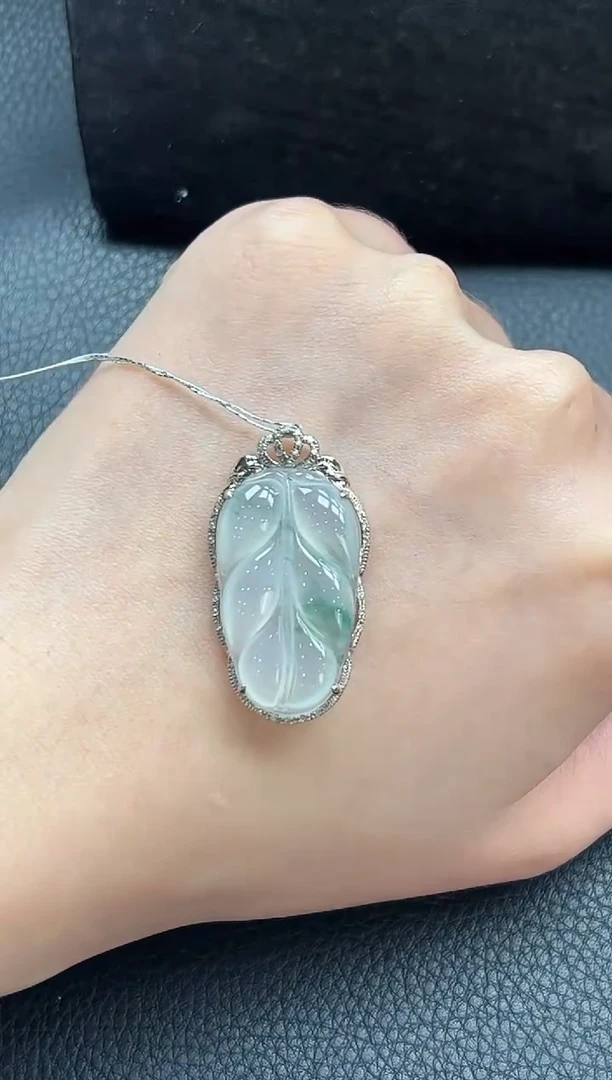 【闪购商品】翡翠颈饰18K金镶嵌叶子