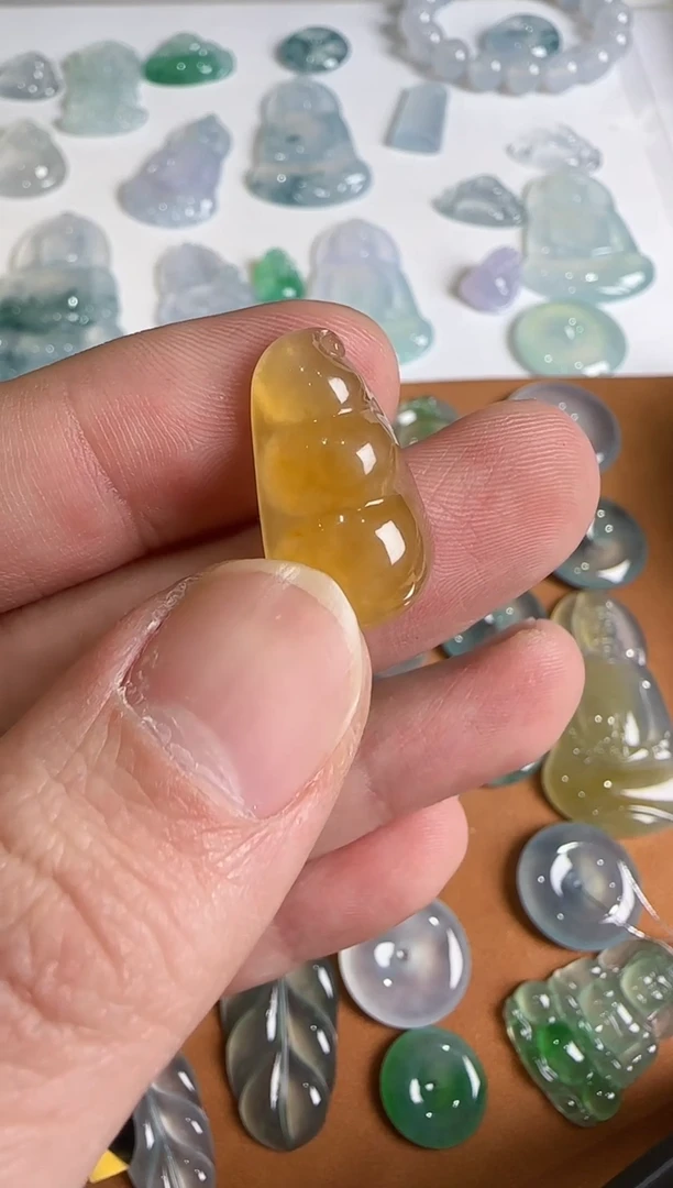 吊坠(不含链)未镶嵌翡翠.