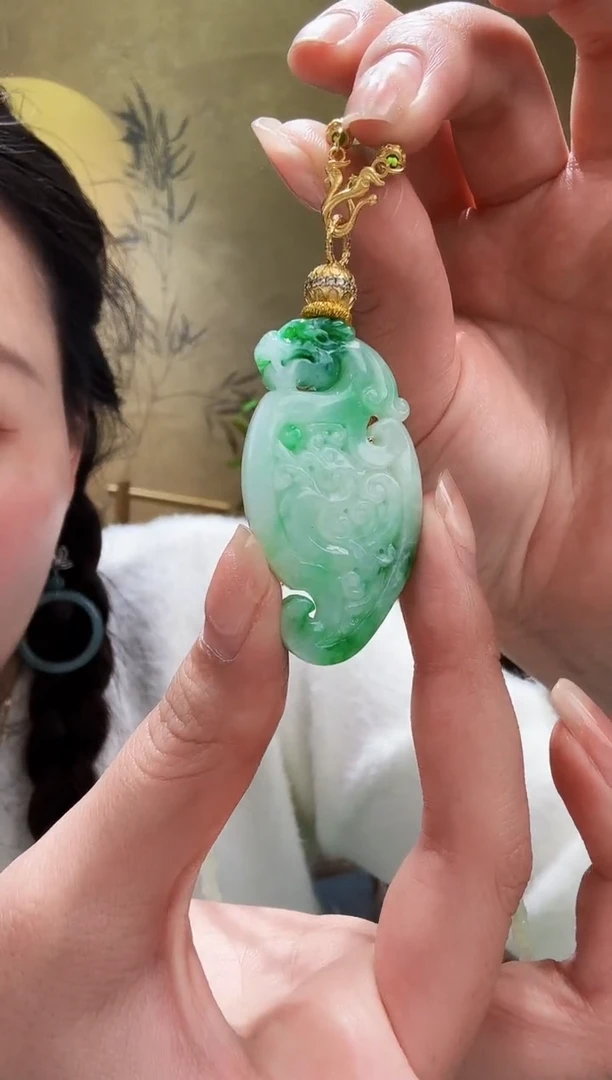 颈饰未镶嵌翡翠吊坠